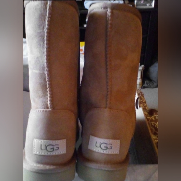 Ugg classic short size 9 chestnut - Picture 3 of 3